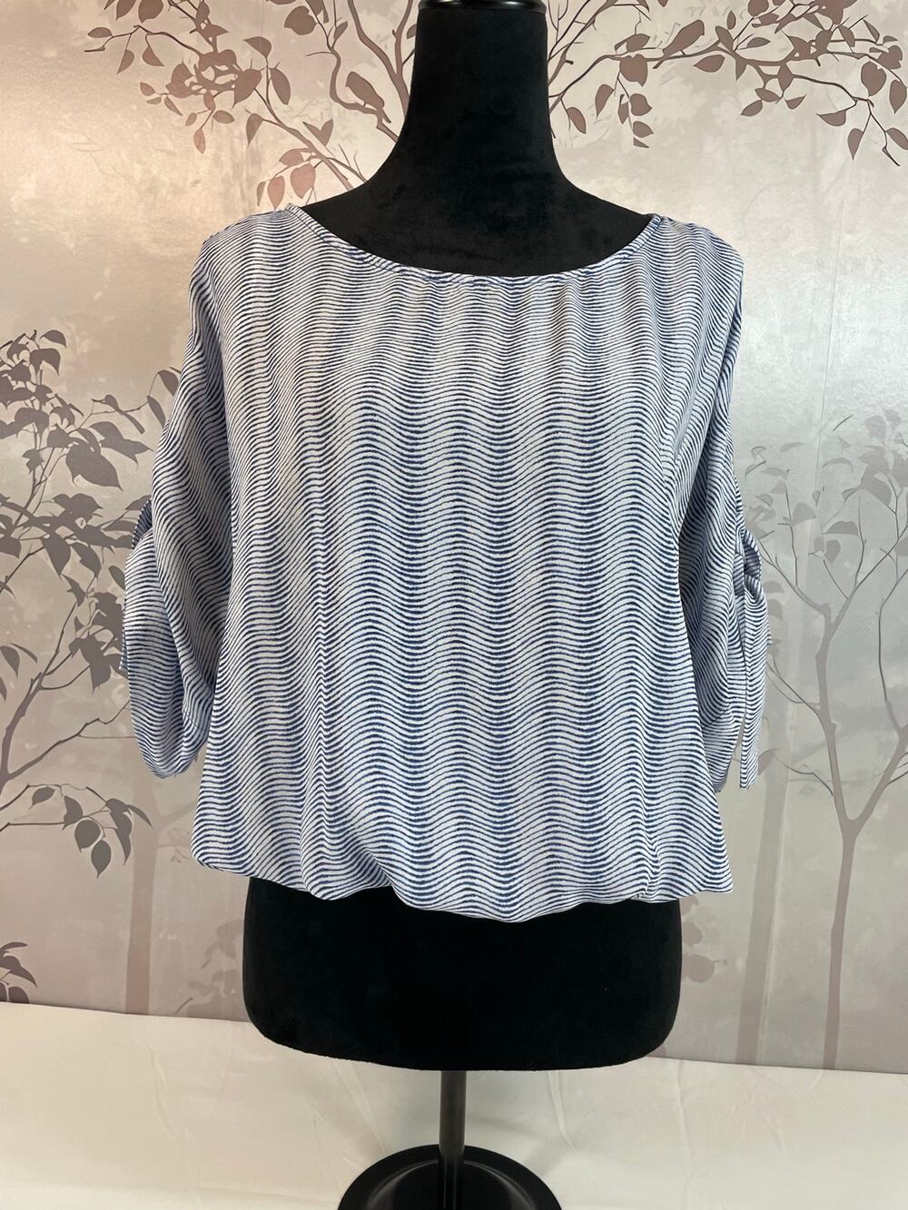 Michael Kors Blouse L Blue White Wave Stripe Grommet Smocked Hem Dolman Coastal